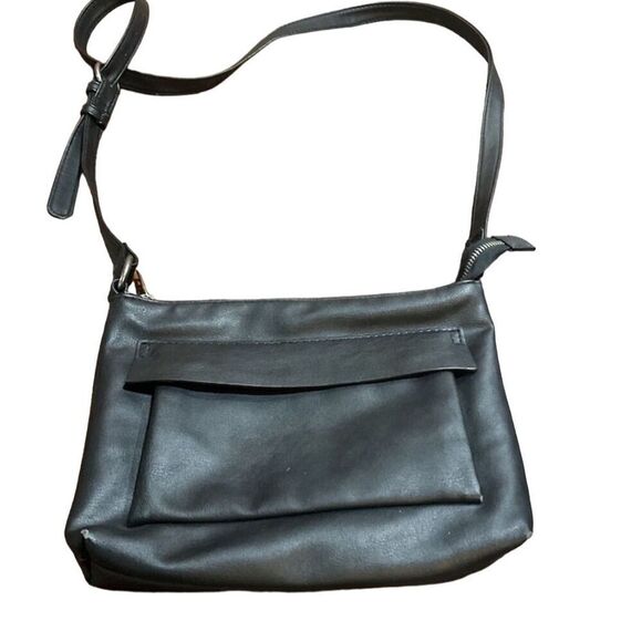 Universal Thread Black Crossbody Bag Adjustable Strap Front Pocket Zip Closure​​ - Picture 1 of 13